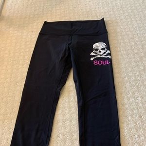 SoulCycle Lululemon Wunder Under HR 25” SIZE 10. Worn a few months postpartum.